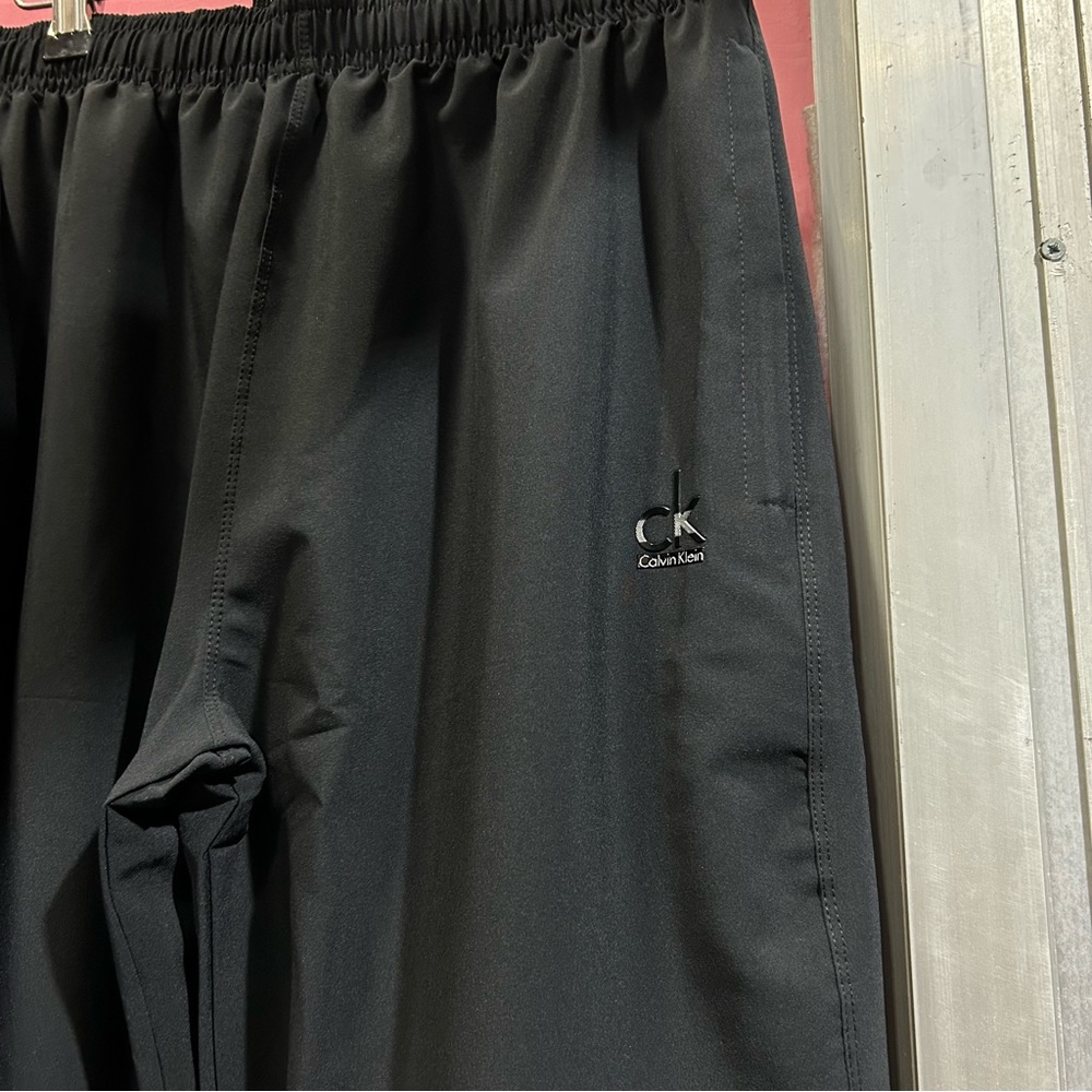 Calvin Klein unisex track suit - Picture 9 of 13
